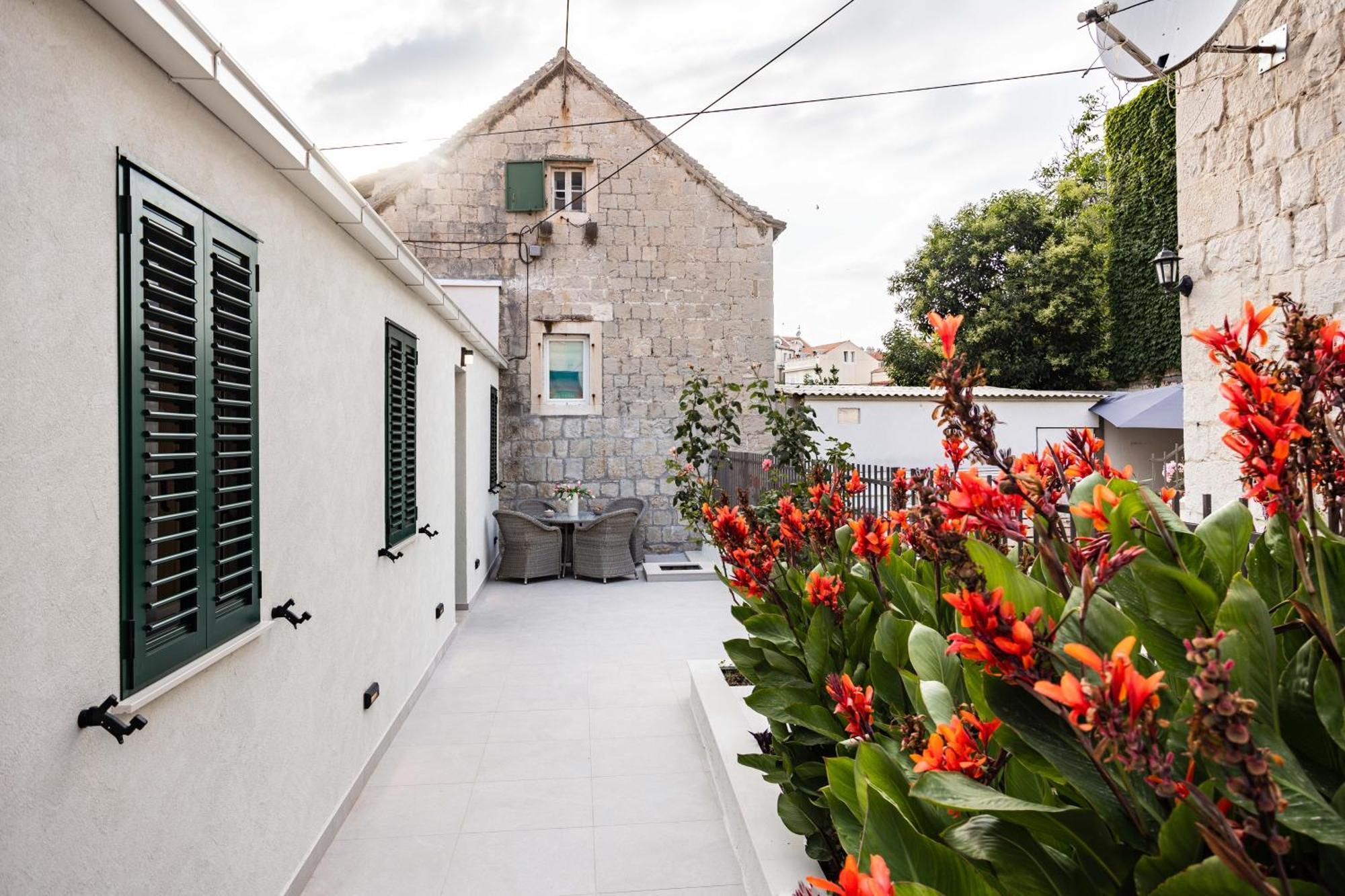 Luxury City Center House Split Exterior foto