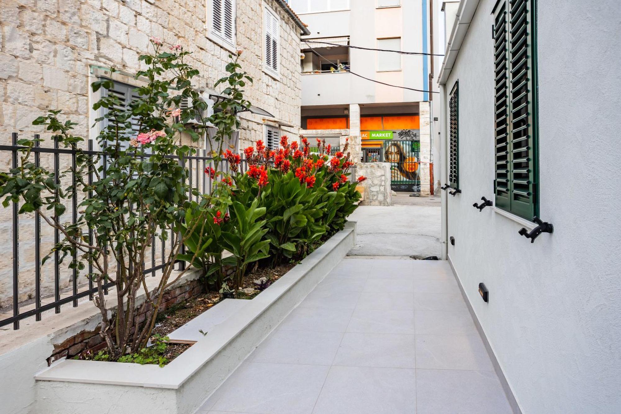 Luxury City Center House Split Exterior foto